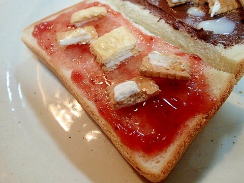 苺ジャムとビスコと蜂蜜のトースト